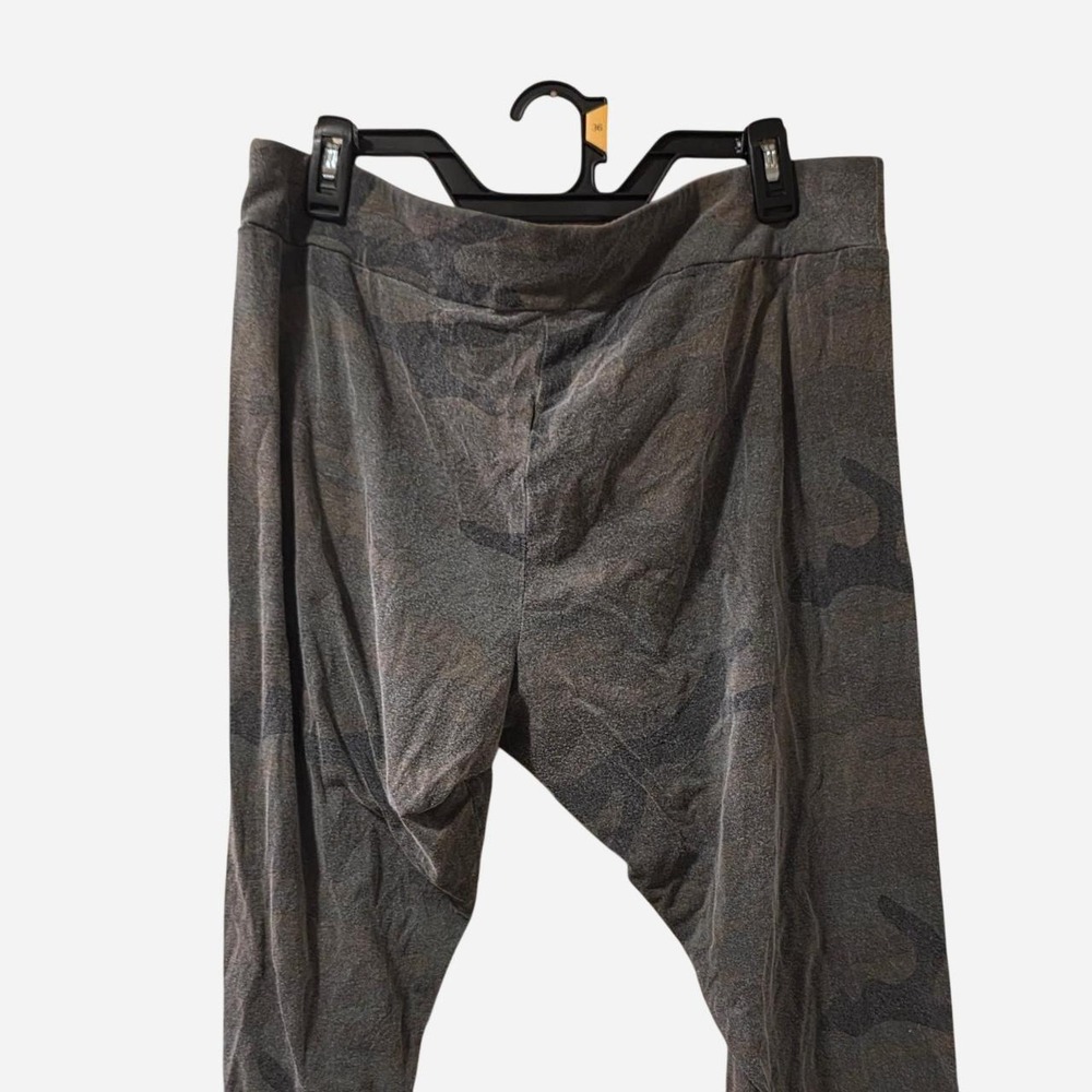 Gray camo sweatpants with tapered fit